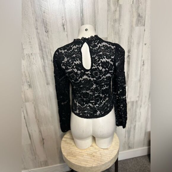 Black laced Top - Picture 4 of 6